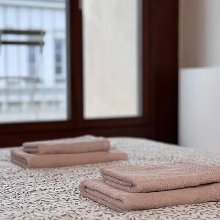 Modern Old Town - Balcony, Coffee, Wifi Братислава