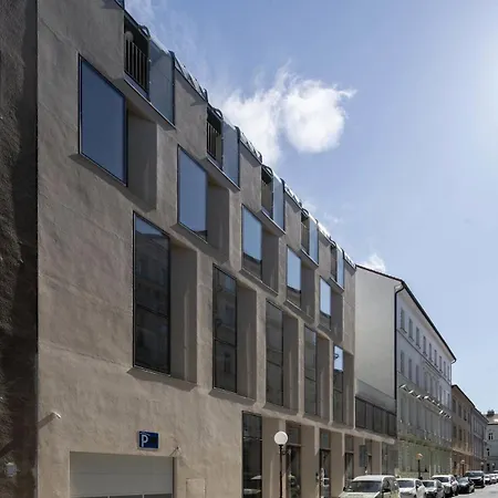 Modern Old Town - Balcony, Coffee, Wifi براتسيلافا